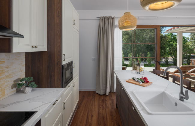 Luxury Bay Villa with private hot tub - Foto 17