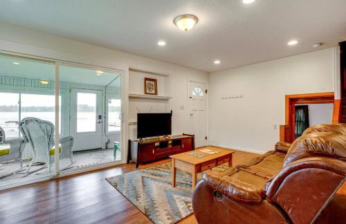 Webster Lake Home with Patio about 3 Mi to Town! - Foto 2