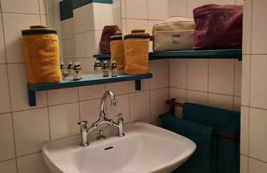 Studio de charme pour séjour tranquille à deux - Groupama Stadium - LDLC Aréna - Fiducial Astéria - Eurexpo - Aéroport St Exupéry - Base nautique du Grand Large - Foto 16