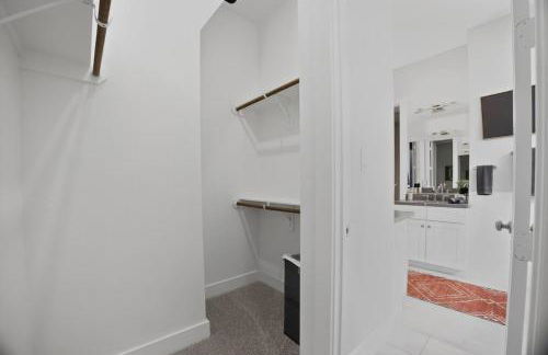 Urban EaDo Retreat - 3BR Townhome w Deck - Foto 21