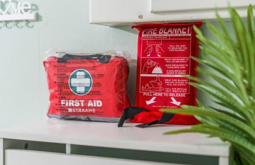 #99 Quirky and Stylish 3-Bedroom - Close to Drayton Manor Theme Park - Sleeps 6 - "Perfect for contractors and Families - Free parking" - Photo 11