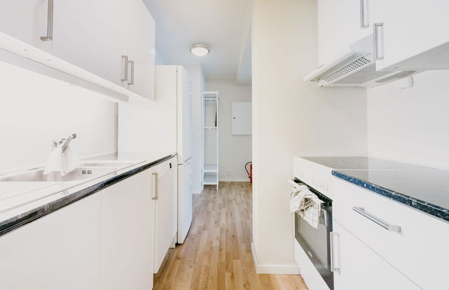 City Center Apartment - Photo 9