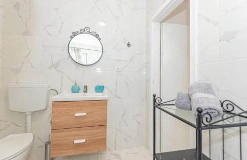 Nice Apartment In Danilo With Wifi - Photo 23