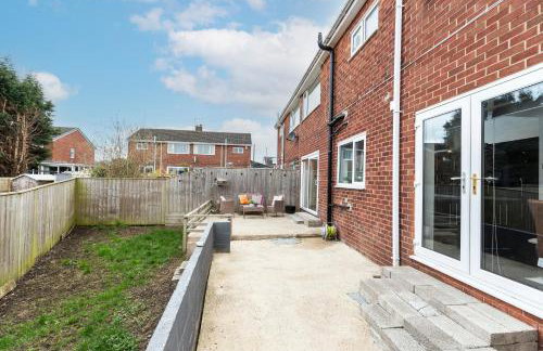 Stunning Bishop Auckland House with 5-bedrooms & 8 Beds Sleeps 12 with Free Parking by PureStay - Foto 66