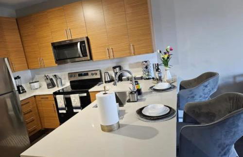 Uptown Stay and Adventures with Pool, Bars & Shops - Photo 10