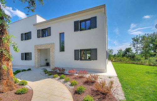 Villa Onyx for 12 people near Porec with 65 private pool and jacuzzi - Photo 16