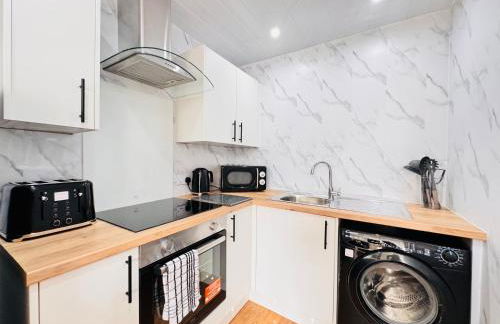 THE RESTING LION - Gourock Town Center Holiday Home Apartment - Foto 8