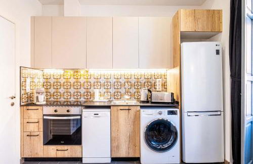 Classy Studio Apartment with Unique Design - Photo 5