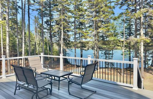 New 2023 Waterfront Home near Acadia with Hot Tub - Foto 40
