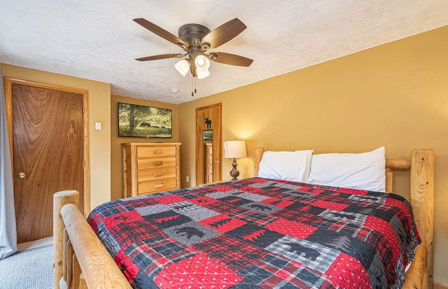 Cabin at Slope's Edge - Photo 3