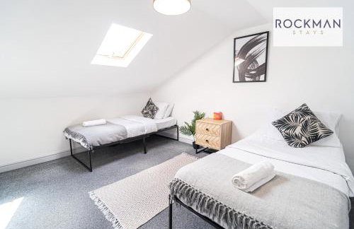 Ten Cromwell - FREE PARKING - Spacious 3 Bedroom Contractor Home - Central Grays Close to Station and Shops - Fast Wi-Fi - Long Term Stays - Foto 13