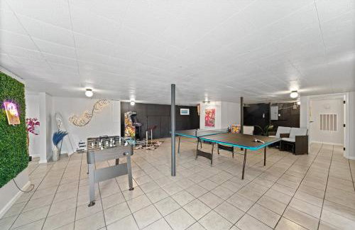 Comfort, Fun, & Charming - 5BR Oasis with Pool - Foto 34