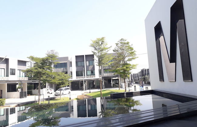 New Loft Modern Home - Photo 22