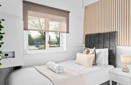 Stylish Four Bed House - 7 Guests - Garden - Parking - Netflix 802W - Foto 22