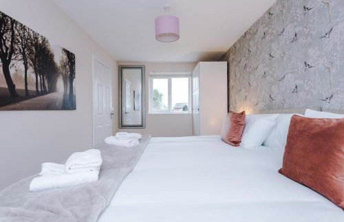 Relaxing 3 Bedroom Chester Home with garden - Photo 17