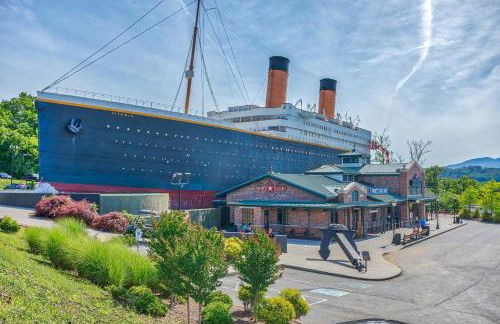 Swimming in the Smokies by American Patriot Getaways - Foto 6