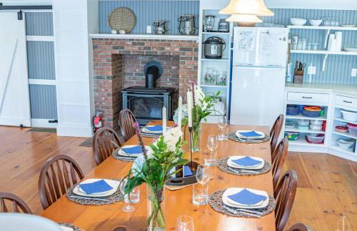 Beautiful Home 30 Feet from the Sand at Spofford Lake! - Foto 12