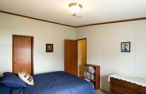 Lakefront Many Vacation Home with Deck and Views - Foto 22