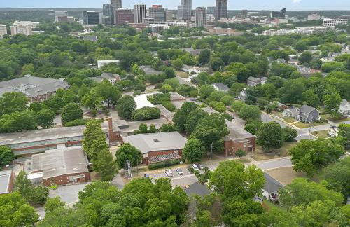 Boho 5BR Modern Villa w Hot Tub, Grill, Patio and Backyard - Foto 42