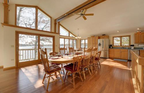 Lakeside Michigan Retreat with Boat Dock and Fireplace - Foto 7