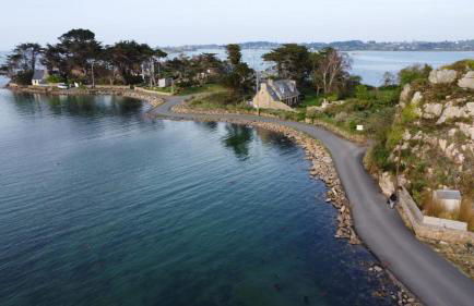 Reposant, Calme, Vue Mer imprenable à 2 m de l'eau, Petit Port Typique Breton - Foto 27