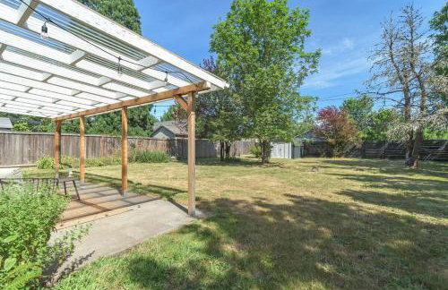 Charming Eugene Bungalow - Photo 23