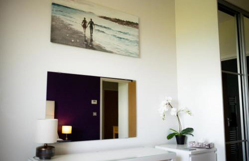 Stunning Sea Views, luxury apartment beaches & restaurants are a short walk away - Foto 26