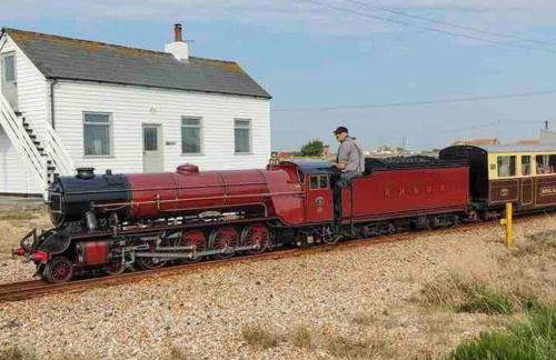 Charming original fishermans cottage on Dungeness beach - Photo 1