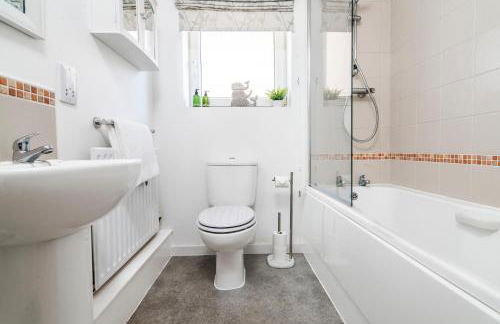 2BR Modern Flat With Free Parking - Foto 35