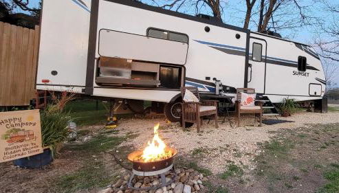 River RV, Romance Glamping Pup Paradise Riverside - Foto 3