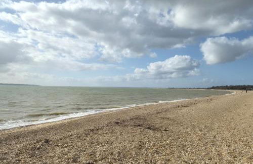 Alverstoke Manor - family home with pool table - Photo 49