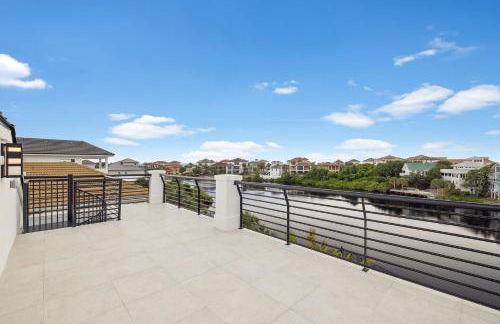 La Villa Nadia - Lakefront Luxury Vacation Rental in Destiny with Private Pool - Foto 49