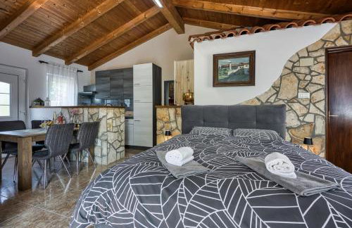 Romantic Studio Apartment with Private Pool - Foto 8