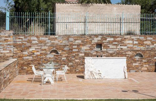 Eretria Luxurious Seafront Villa - Photo 21