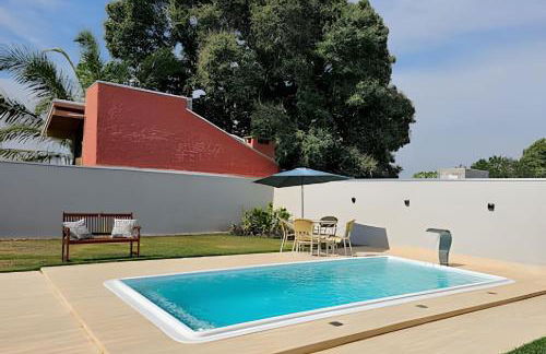 Casa ampla e confortável. Piscina e churrasqueira. - Foto 27