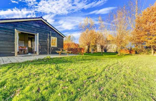 Charming Vacation Home With Terrace - Photo 1