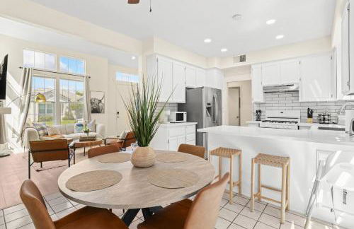 Remodeled 3B2B Bright House with a King Suite - Foto 7