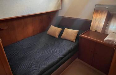 SUPERYACHT ON TOWN QUAY MARINA, SOUTHAMPTON - Very close to city centre and cruise terminals - free parking included - Foto 18