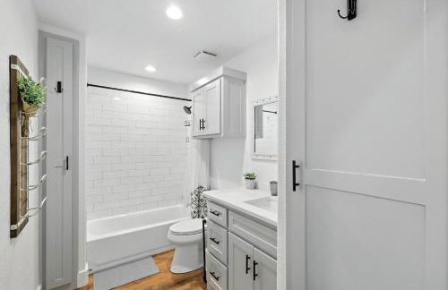 Newly Remodeled 3 Bedroom Bespoke Home Near Fort Worth - Photo 8