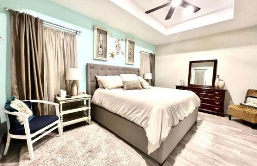 2 Fins Up, Beach Home, Private Pool , Golf Cart, 6 beds - Foto 37