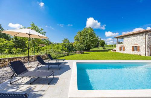 Charming Villa with Pool - Foto 10