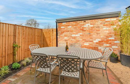 Norton Coach House - Photo 3