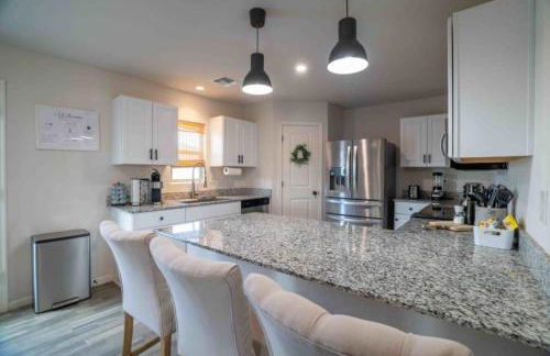 Modern 4BR home in Casa Grande 65 inch TV - Foto 14