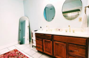 Uptown Colorful Cottage by the Riverwalk - Foto 34