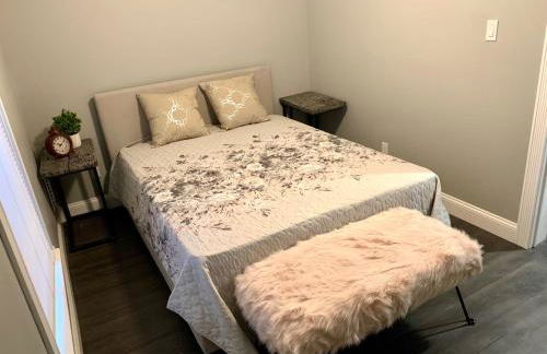 The Blackjack Duplex - Private Yard & Parking, Near Falls & Casino by Niagara Hospitality - Foto 4