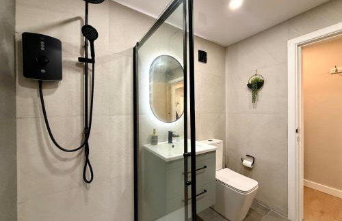 Detached Modern Flat 8 Min Walk to Pudsey Station - Foto 6