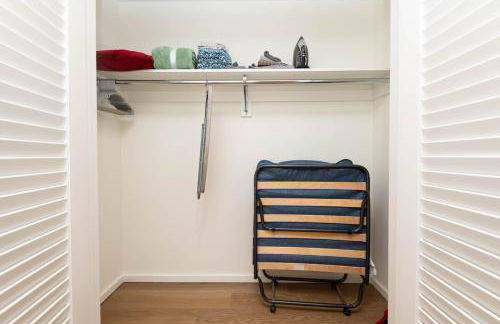 Snug 3BR HighRise with Pool, Spa & Rooftop Views - Foto 32