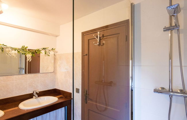 Beautiful Property With Three Houses, Three Swimming Pools, and Magnificent Views - Foto 16