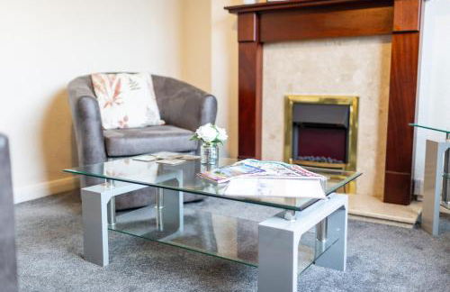 Adrian House, near Hospital, easy parking + garden - Foto 31