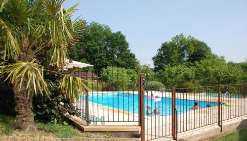 Village de Gîtes Le Châtenet - Foto 1